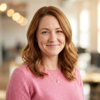 Foto del profilo di Emily Watson, con il ruolo di Responsabile dell'Assistenza Clienti per CardinQuota